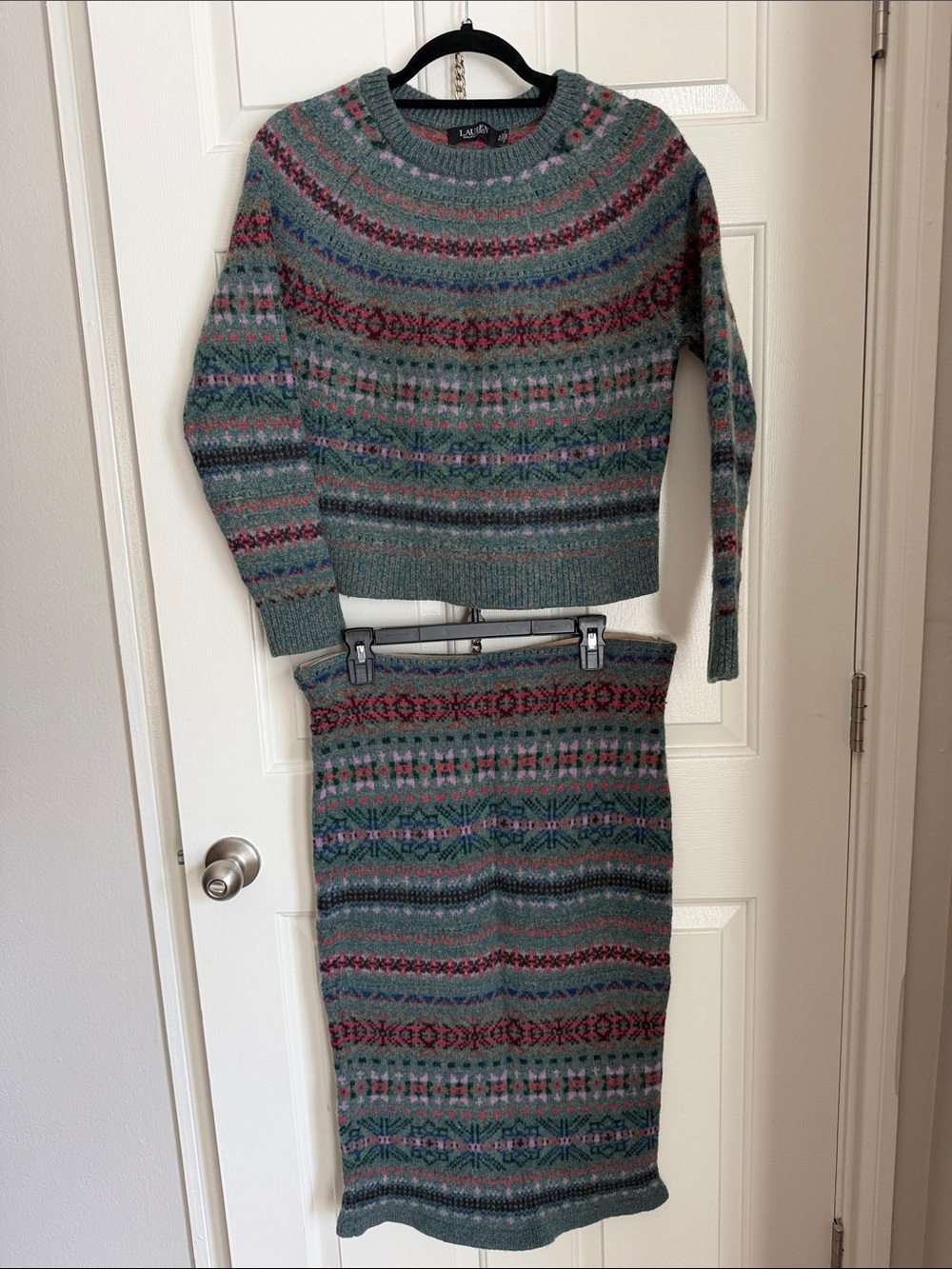 Lauren Ralph Lauren Cropped Fair Isle Crew Neck Sweater & Matching midi skirt - Picture 2 of 12
